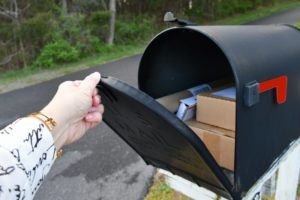 Öffnen eines Paketbriefkastens